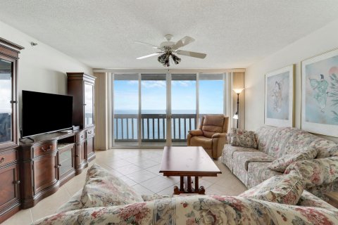 Condo in Jensen Beach, Florida, 2 bedrooms № 2353144 - photo 23
