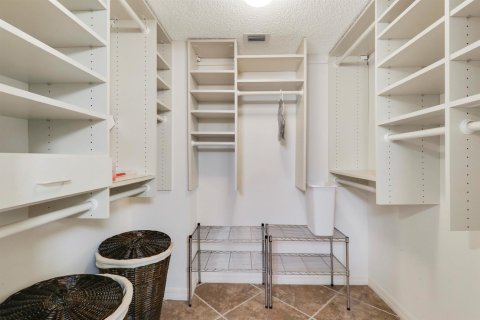 Condo in Jensen Beach, Florida, 2 bedrooms № 2353144 - photo 27