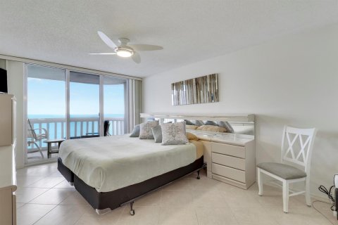 Condo in Jensen Beach, Florida, 2 bedrooms № 2353144 - photo 24