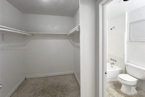 Снять в аренду квартиру в Майами, Флорида 1 спальня, 46.45м2, № 2024977 - фото 7