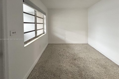 Снять в аренду квартиру в Майами, Флорида 1 спальня, 46.45м2, № 2024977 - фото 4