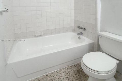 Снять в аренду квартиру в Майами, Флорида 1 спальня, 46.45м2, № 2024977 - фото 9