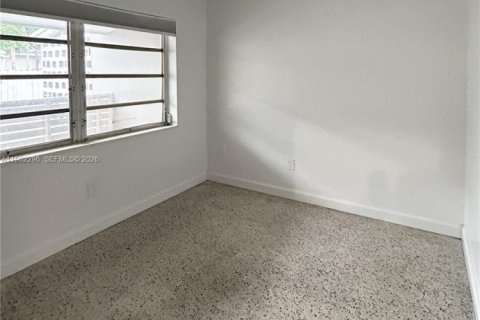 Снять в аренду квартиру в Майами, Флорида 1 спальня, 46.45м2, № 2024977 - фото 5