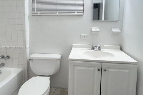 Снять в аренду квартиру в Майами, Флорида 1 спальня, 46.45м2, № 2024977 - фото 8