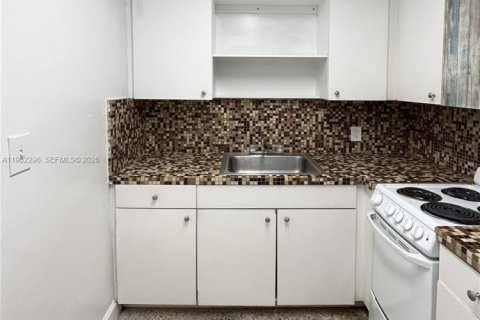 Снять в аренду квартиру в Майами, Флорида 1 спальня, 46.45м2, № 2024977 - фото 2