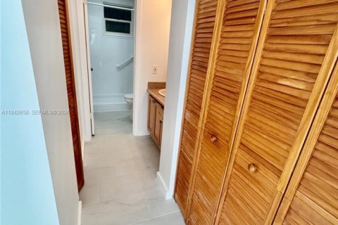 Copropriété à louer à Miami, Floride: 1 chambre № 2000096 - photo 17