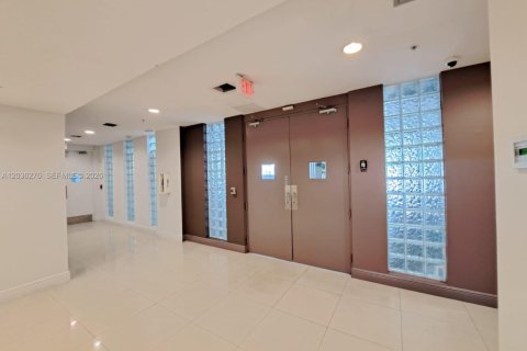Apartamento en alquiler en Miami, Florida, 2 dormitorios № 2084891 - foto 20