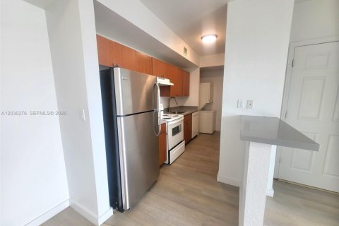 Apartamento en alquiler en Miami, Florida, 2 dormitorios № 2084891 - foto 3