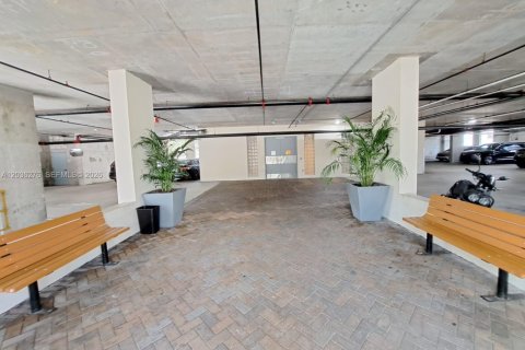 Apartamento en alquiler en Miami, Florida, 2 dormitorios № 2084891 - foto 16
