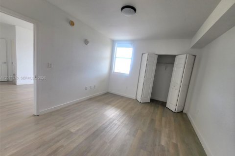 Apartamento en alquiler en Miami, Florida, 2 dormitorios № 2084891 - foto 6