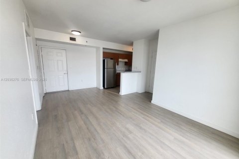Apartamento en alquiler en Miami, Florida, 2 dormitorios № 2084891 - foto 2