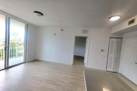 Apartamento en alquiler en Miami, Florida, 2 dormitorios № 2084891 - foto 4