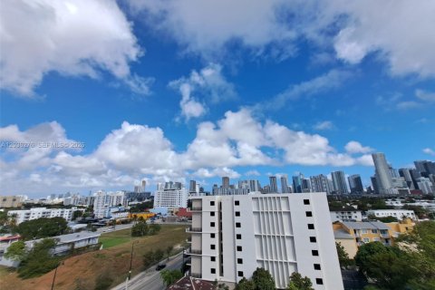 Apartamento en alquiler en Miami, Florida, 2 dormitorios № 2084891 - foto 12