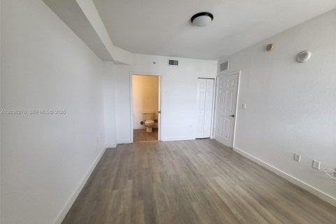 Apartamento en alquiler en Miami, Florida, 2 dormitorios № 2084891 - foto 5