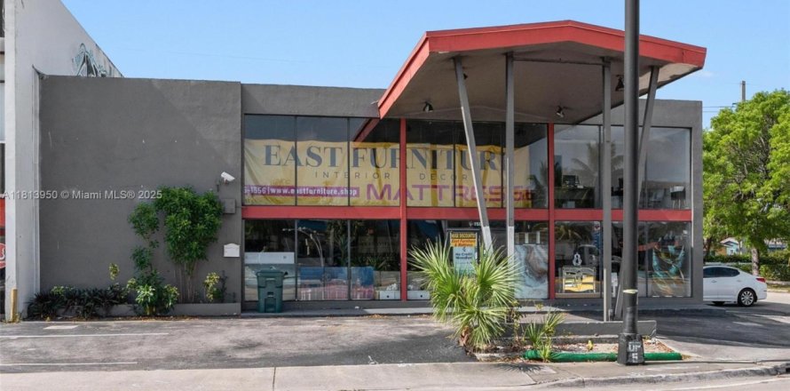 Commercial property in Oakland Park, Florida № 1766456
