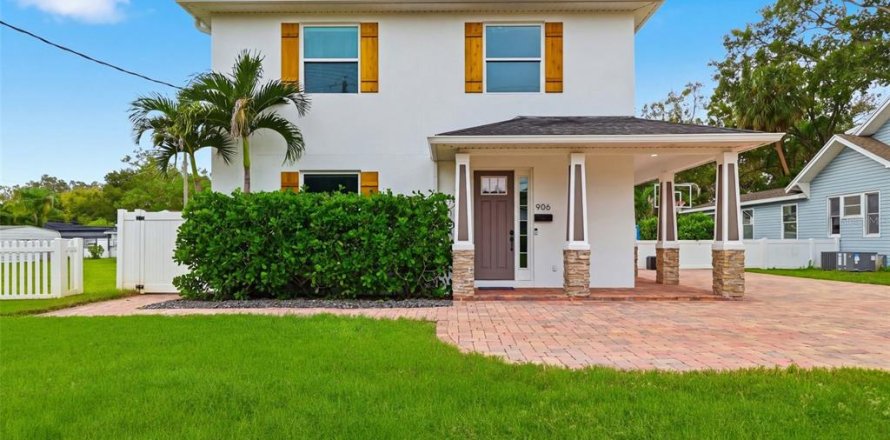 House in Tampa, Florida 4 bedrooms, 333.8 sq.m. № 2403671
