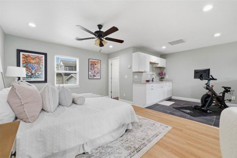 House in Tampa, Florida 4 bedrooms, 333.8 sq.m. № 2403671 - photo 24