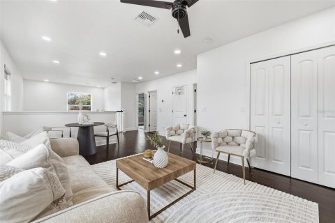 House in Tampa, Florida 4 bedrooms, 333.8 sq.m. № 2403671 - photo 17