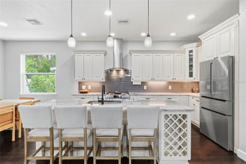 House in Tampa, Florida 4 bedrooms, 333.8 sq.m. № 2403671 - photo 11