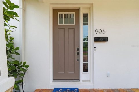 House in Tampa, Florida 4 bedrooms, 333.8 sq.m. № 2403671 - photo 4