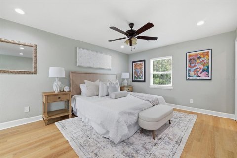 House in Tampa, Florida 4 bedrooms, 333.8 sq.m. № 2403671 - photo 23