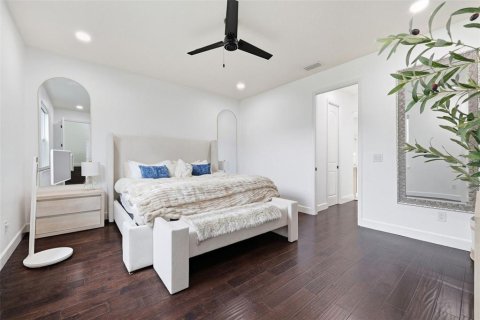 House in Tampa, Florida 4 bedrooms, 333.8 sq.m. № 2403671 - photo 19