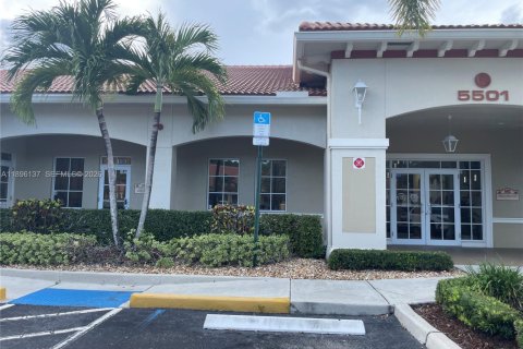 Immobilier commercial à vendre à Coral Springs, Floride № 2088767 - photo 2
