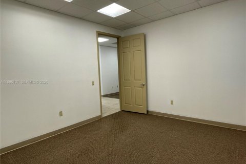 Immobilier commercial à vendre à Coral Springs, Floride № 2088767 - photo 17