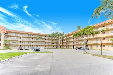 Condo in Lauderhill, Florida, 2 bedrooms № 2152573