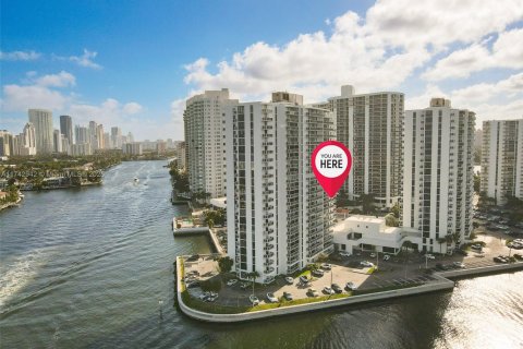 Condominio en venta en Aventura, Florida, 2 dormitorios, 105.82 m2 № 1867622 - foto 1