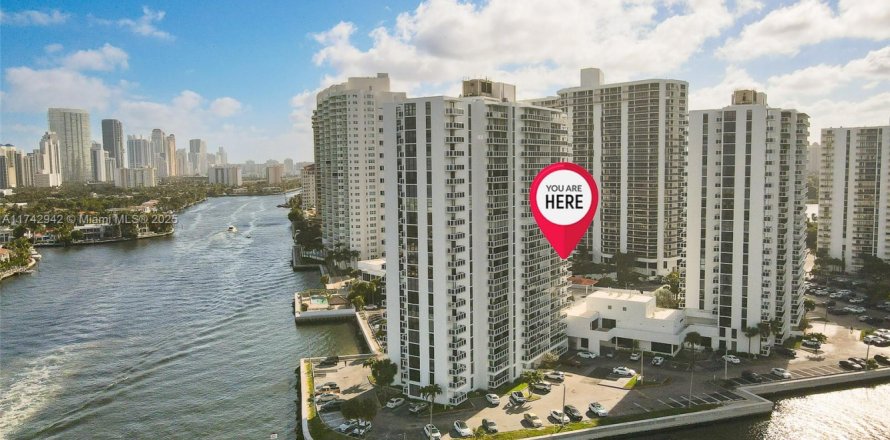 Condominio en Aventura, Florida, 2 dormitorios  № 1867622