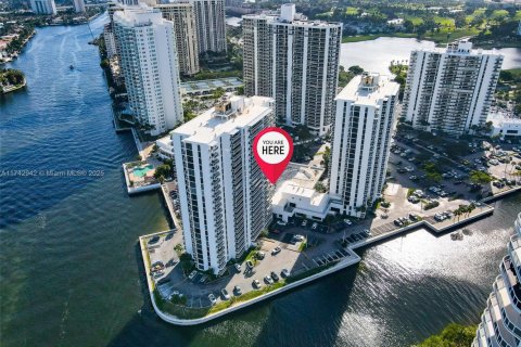 Condominio en venta en Aventura, Florida, 2 dormitorios, 105.82 m2 № 1867622 - foto 2
