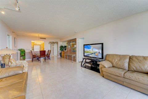 Condominio en venta en Aventura, Florida, 2 dormitorios, 105.82 m2 № 1867622 - foto 11