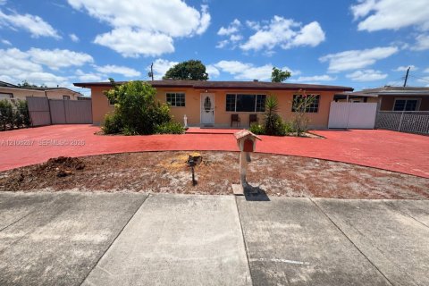 Villa ou maison à Miami Gardens, Floride 4 chambres, 212.93 m2 № 2432259