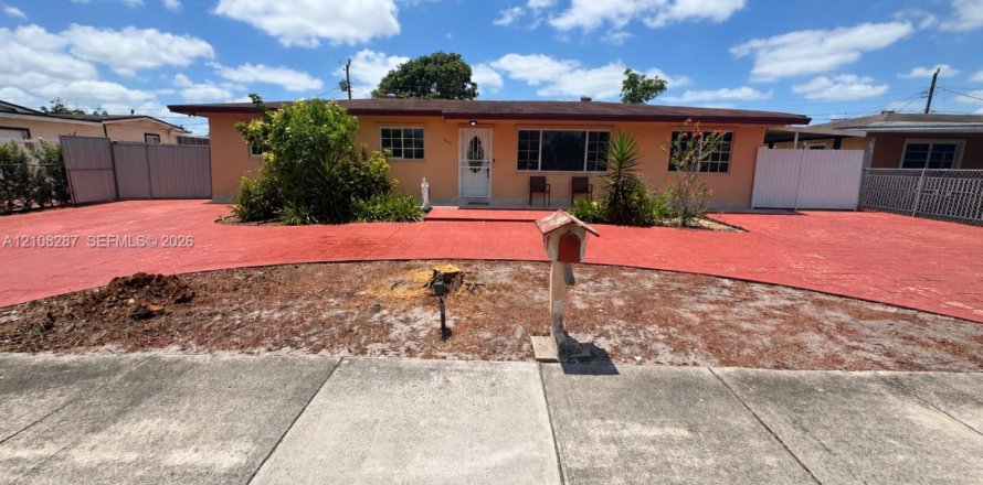 Villa ou maison à Miami Gardens, Floride 4 chambres, 212.93 m2 № 2432259