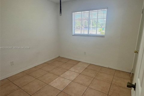 Villa ou maison à vendre à Miami Gardens, Floride: 4 chambres, 212.93 m2 № 2432259 - photo 6