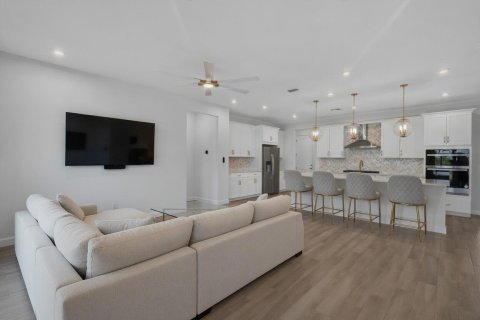 Villa ou maison à vendre à Port St. Lucie, Floride: 4 chambres, 213.77 m2 № 2187102 - photo 14