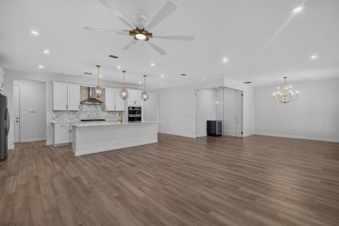 Villa ou maison à vendre à Port St. Lucie, Floride: 4 chambres, 213.77 m2 № 2187102 - photo 13