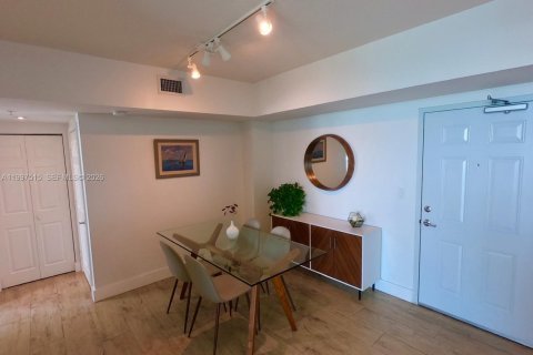 Copropriété à louer à Miami, Floride: 2 chambres, 78.6 m2 № 2059520 - photo 3