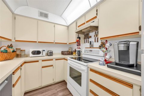 House in Orlando, Florida 5 bedrooms, 321.91 sq.m. № 2107013 - photo 30