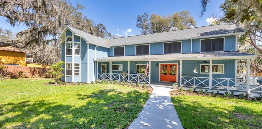 House in Orlando, Florida 5 bedrooms, 321.91 sq.m. № 2107013