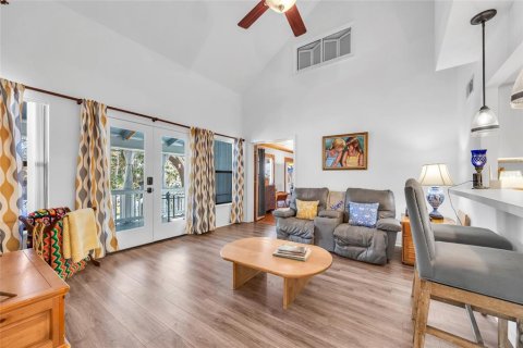 House in Orlando, Florida 5 bedrooms, 321.91 sq.m. № 2107013 - photo 28