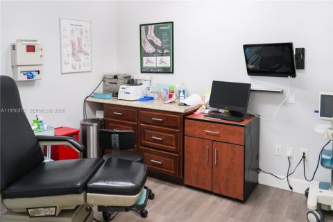 Купить коммерческую недвижимость в Майами, Флорида № 2005874 - фото 9