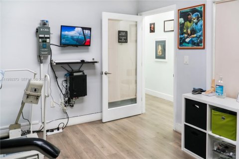 Купить коммерческую недвижимость в Майами, Флорида № 2005874 - фото 6