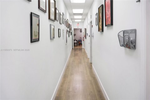 Купить коммерческую недвижимость в Майами, Флорида № 2005874 - фото 10