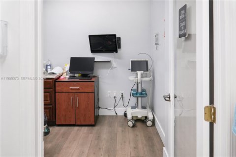 Купить коммерческую недвижимость в Майами, Флорида № 2005874 - фото 8