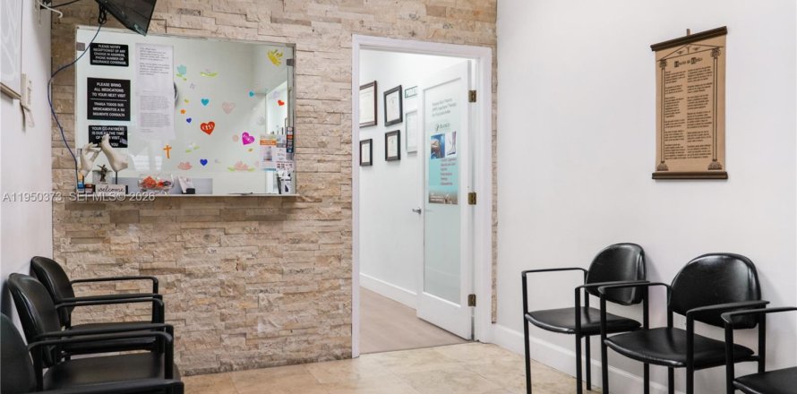 Коммерческая недвижимость в Майами, Флорида № 2005874