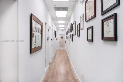 Купить коммерческую недвижимость в Майами, Флорида № 2005874 - фото 3