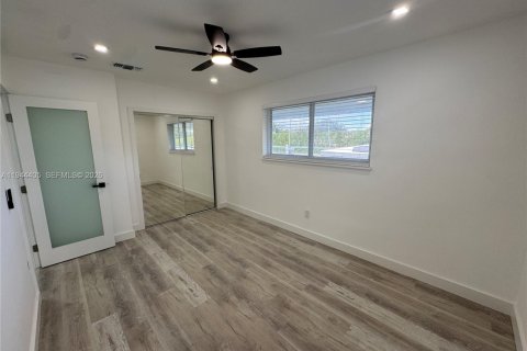 House in Pembroke Pines, Florida 3 bedrooms, 83.33 sq.m. № 2001596 - photo 18