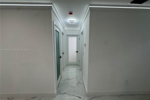 House in Pembroke Pines, Florida 3 bedrooms, 83.33 sq.m. № 2001596 - photo 14